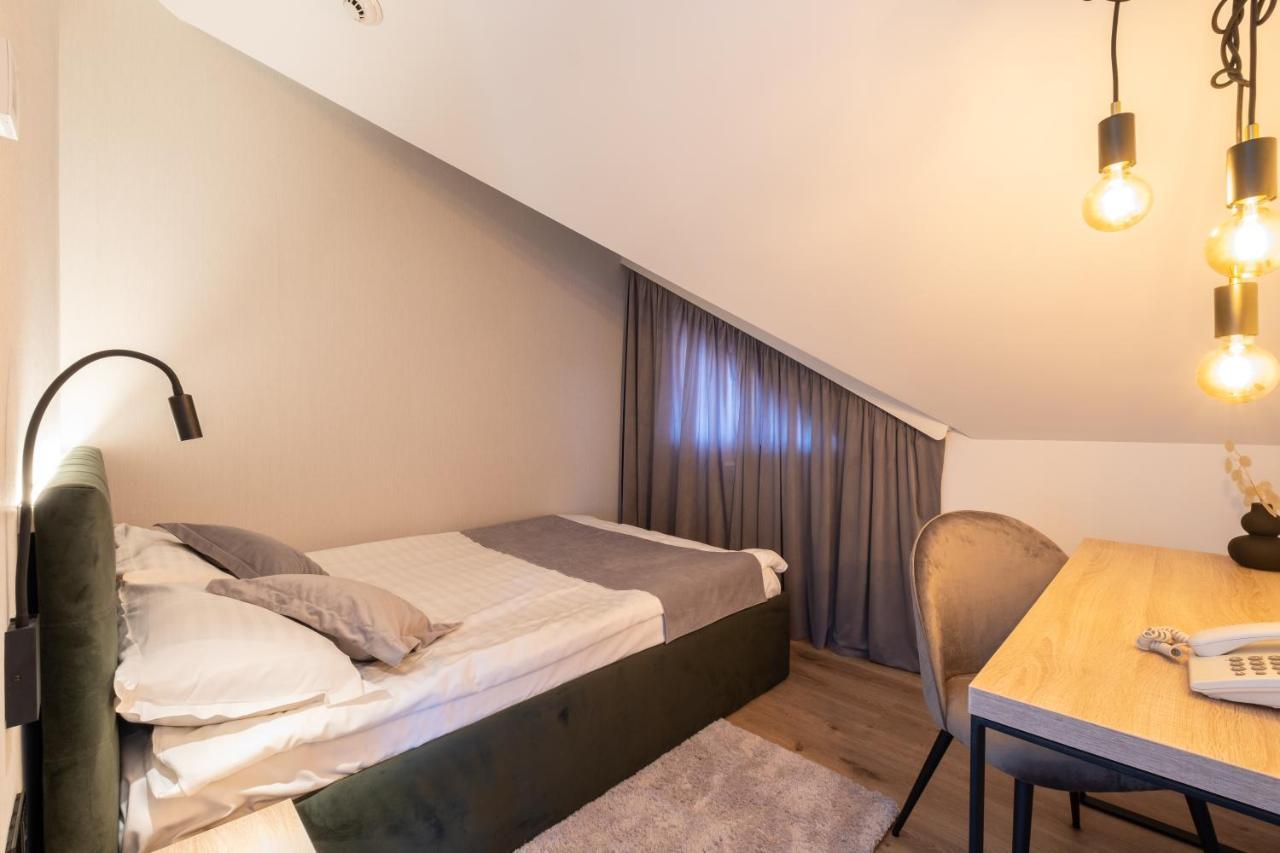 Apartament cu baie comună