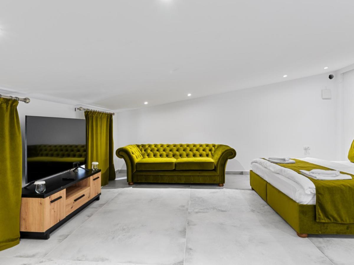 Deluxe Apartment Attic