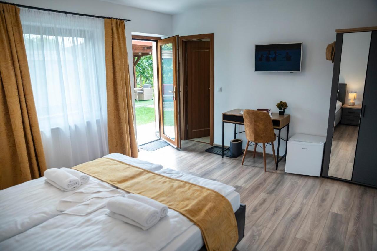 Cameră dublă cu baie privată