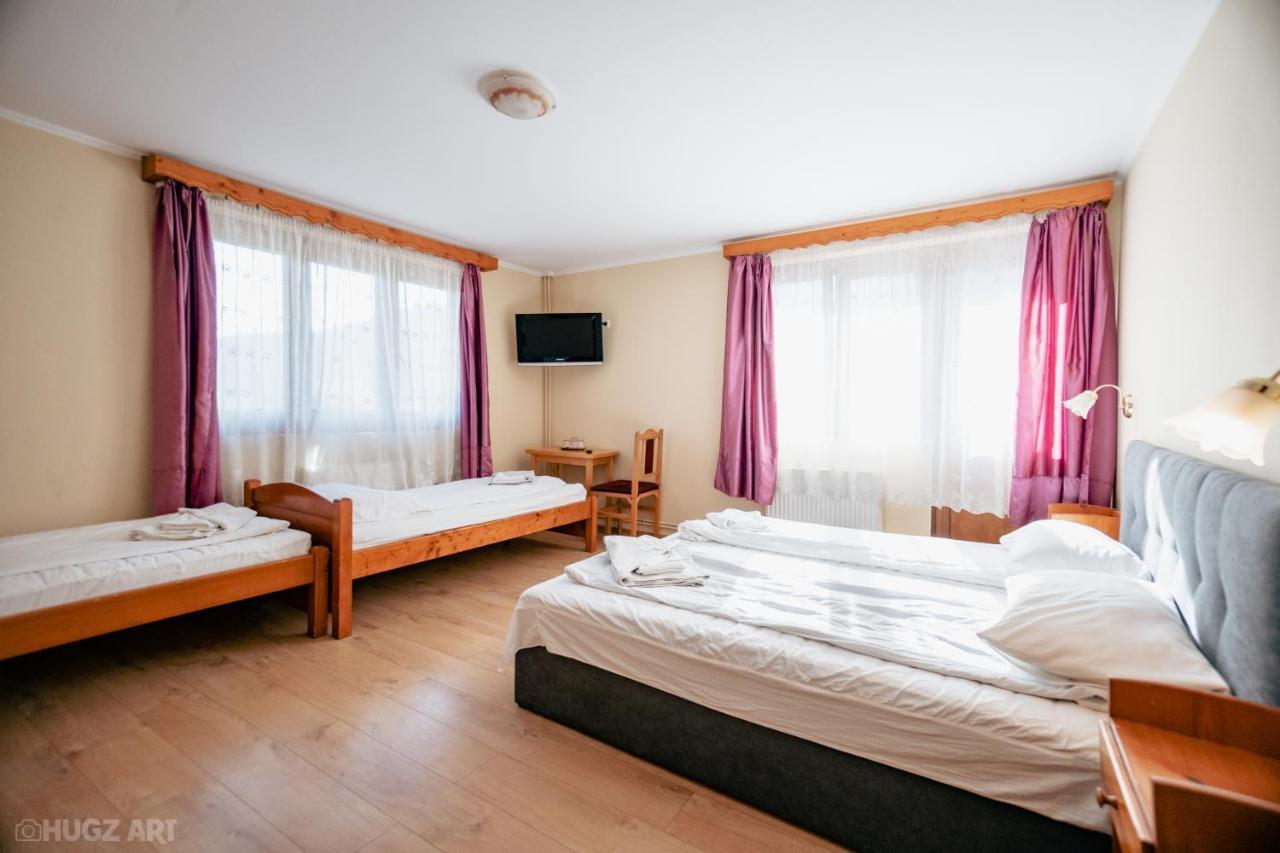 Cameră cvadruplă cu balcon