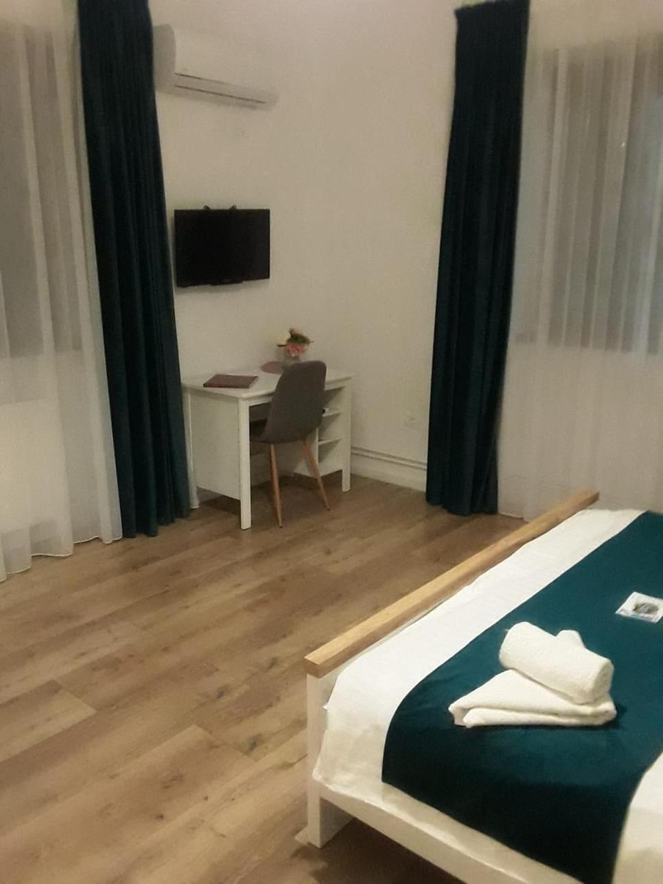 Cameră dublă cu baie privată