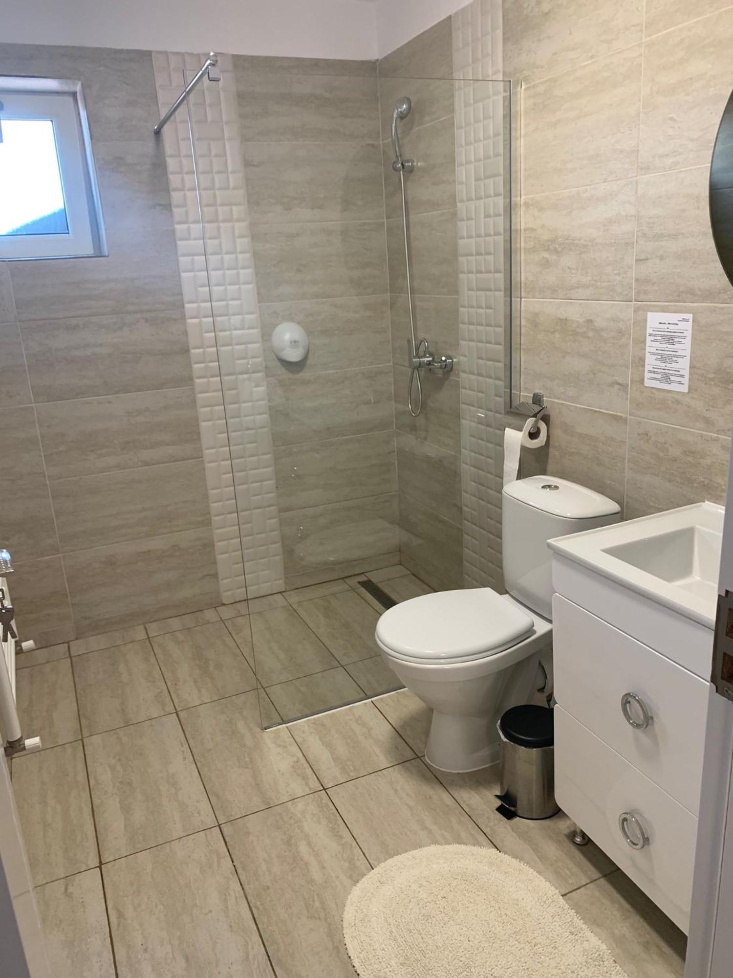 Cameră dublă cu baie privată