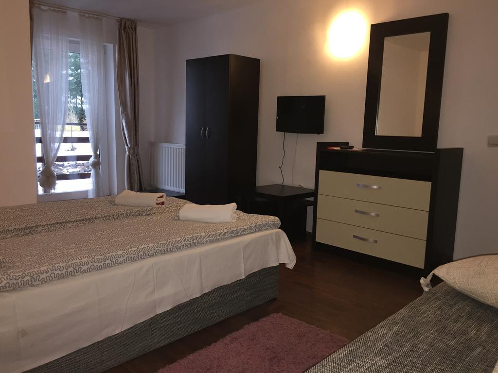 Cameră cvadruplă