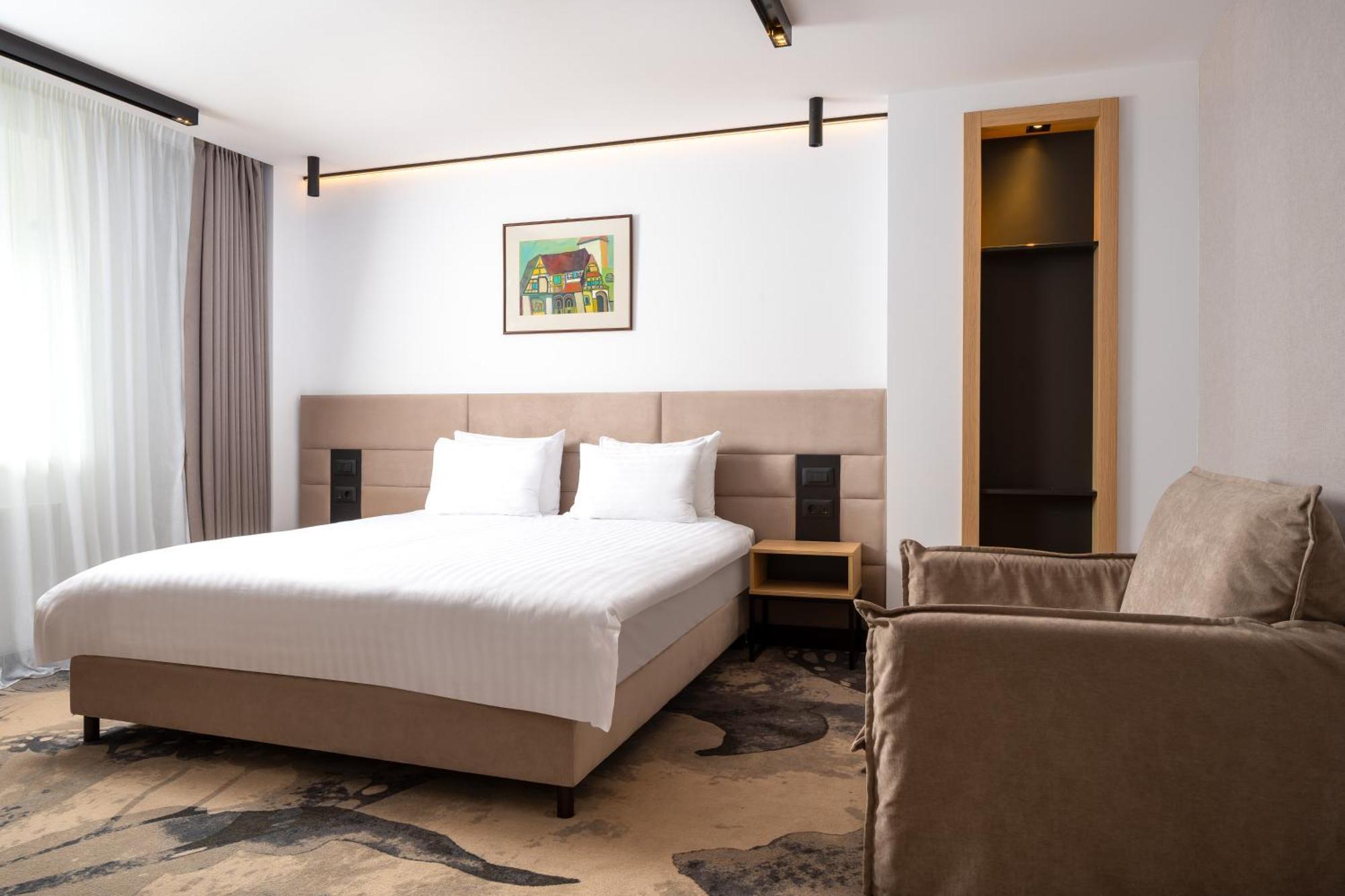 Executive Suite swimming pool access
