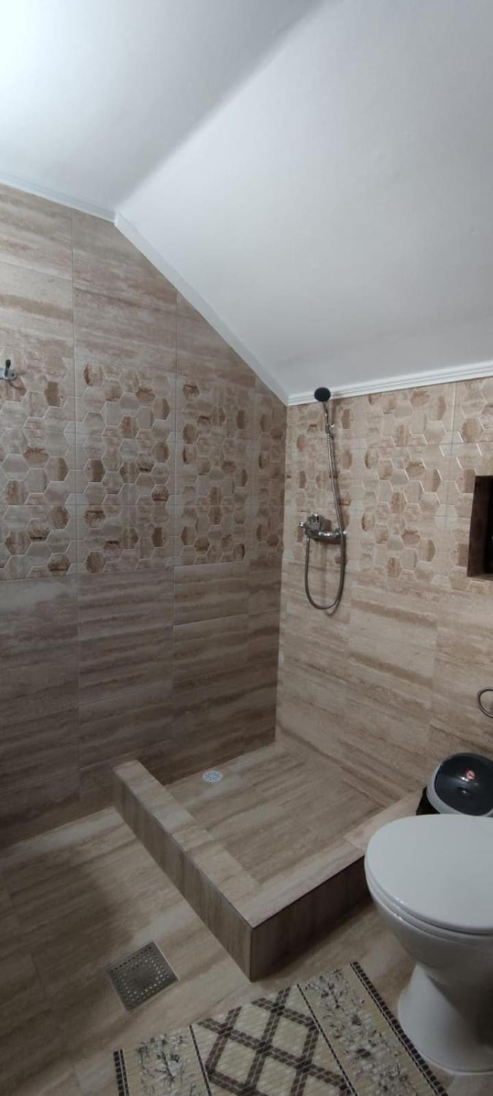 Cameră triplă cu balcon