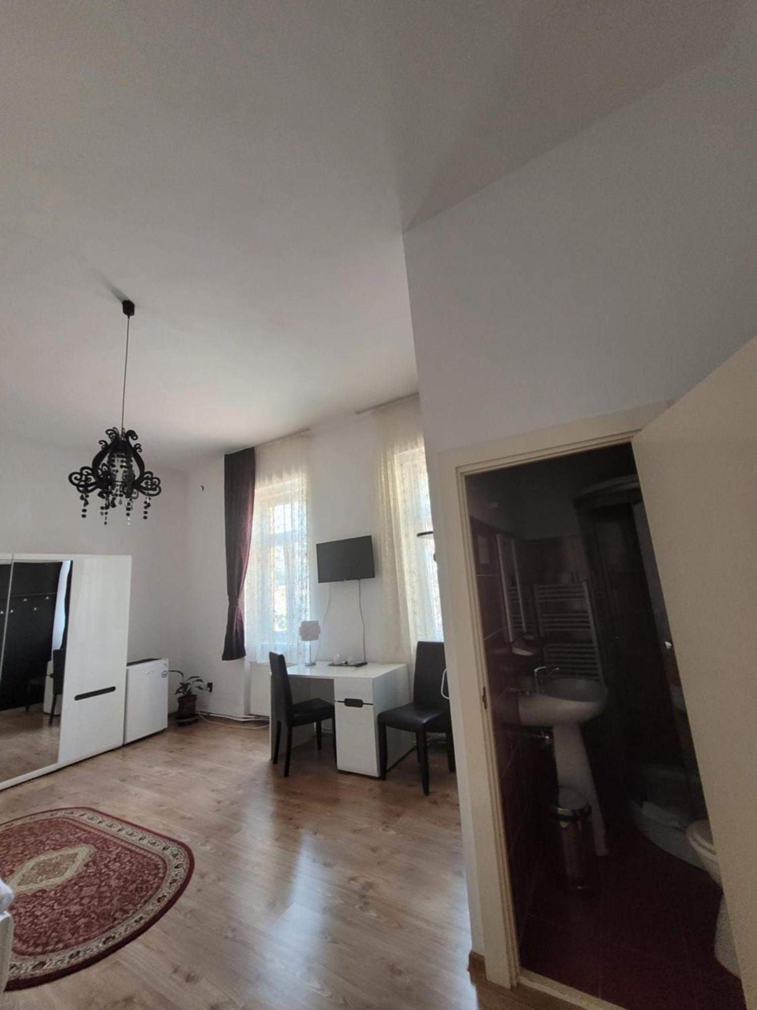 Cameră triplă cu baie privată