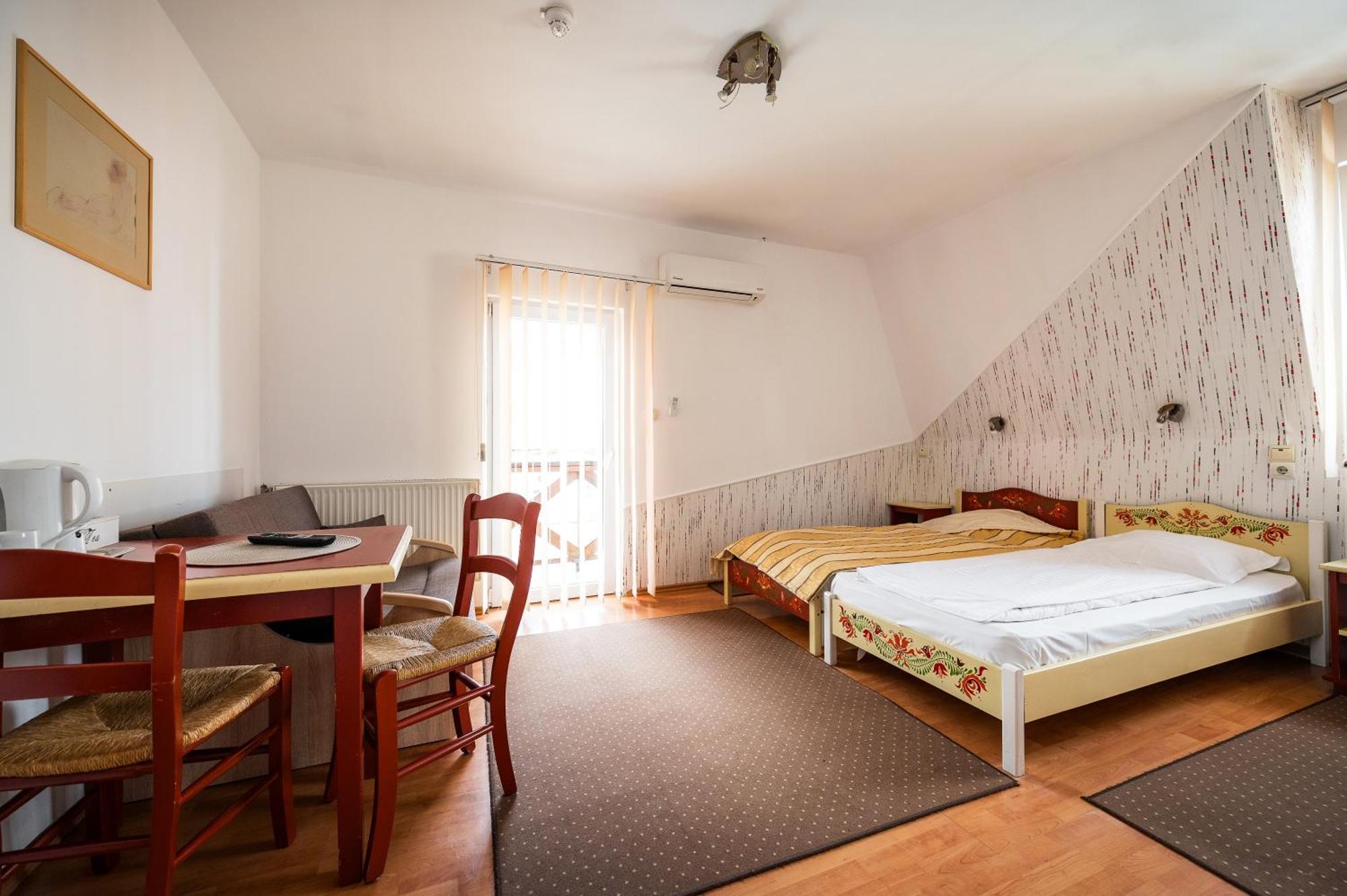 Cameră triplă