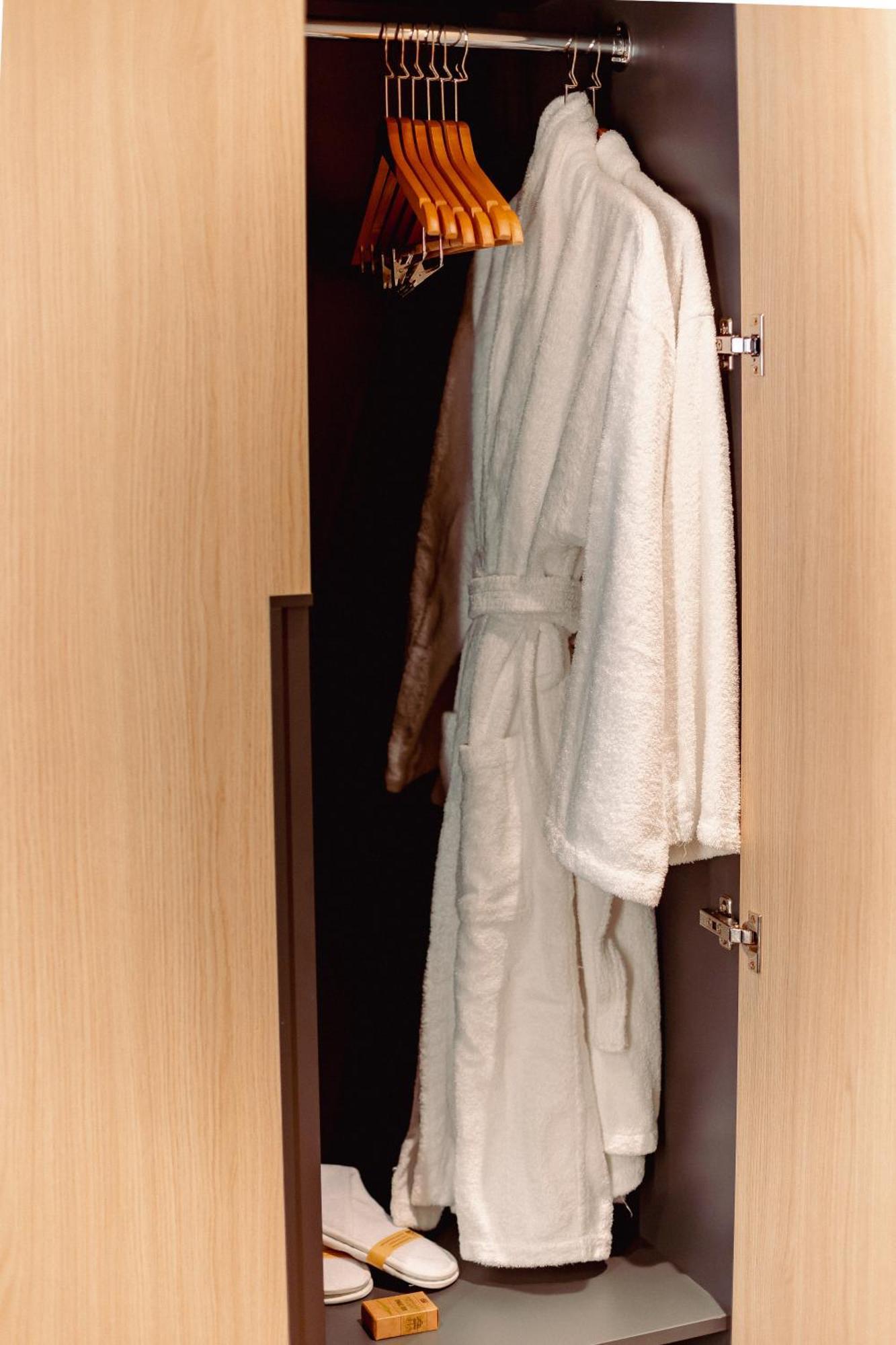 Single Room swimming pool access