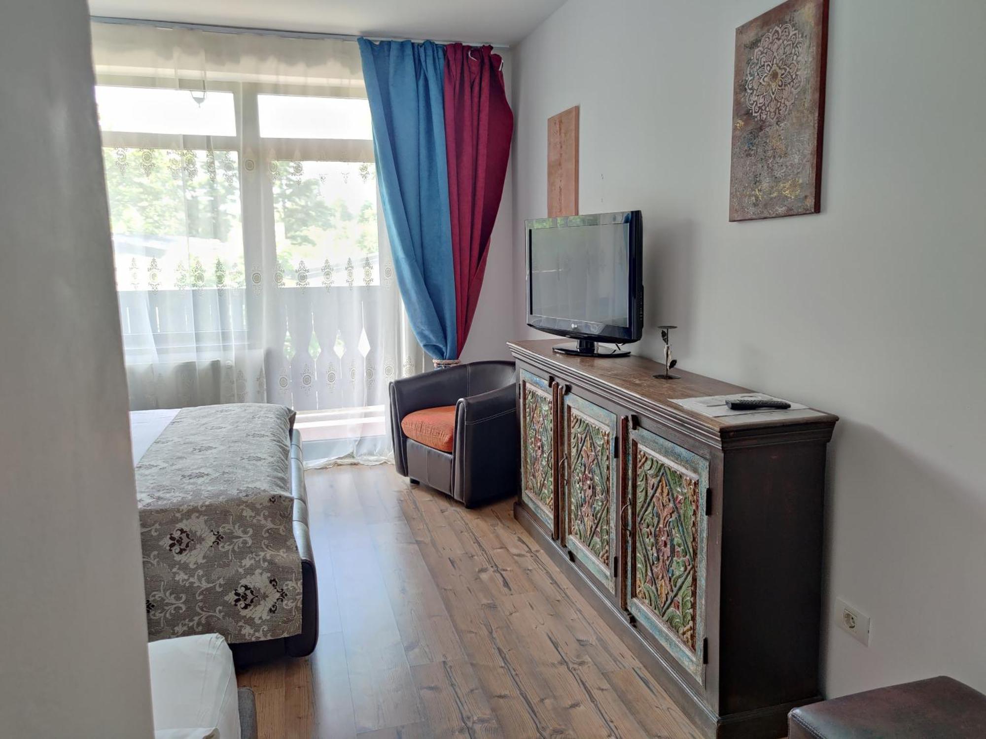 Cameră triplă cu balcon
