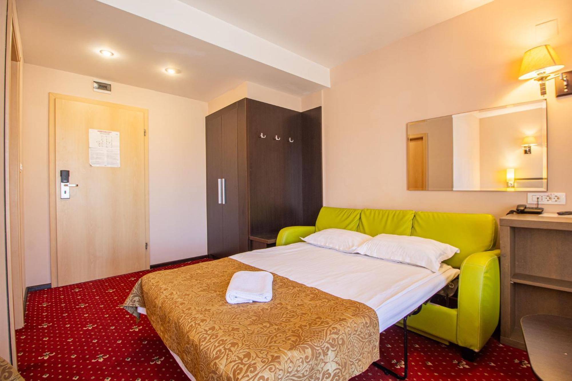 Basic Triple Room