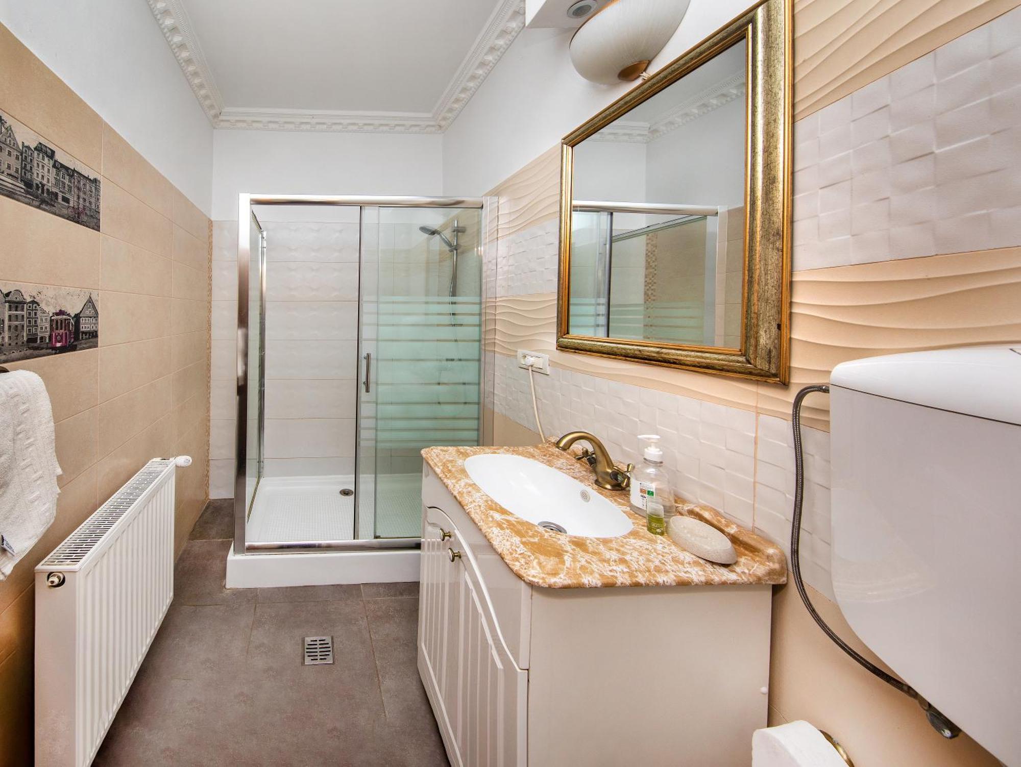 Deluxe Studio Spa Bath