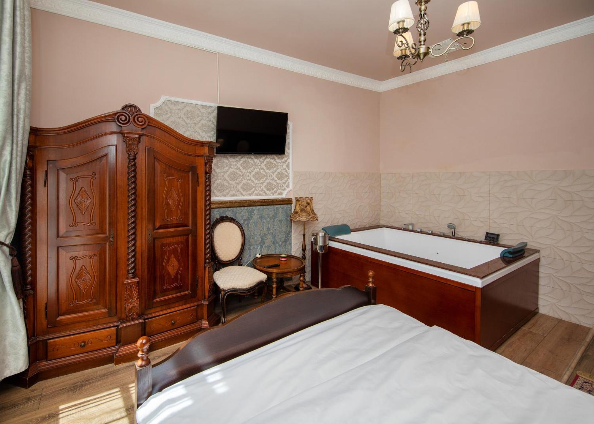Deluxe Double Room Bath