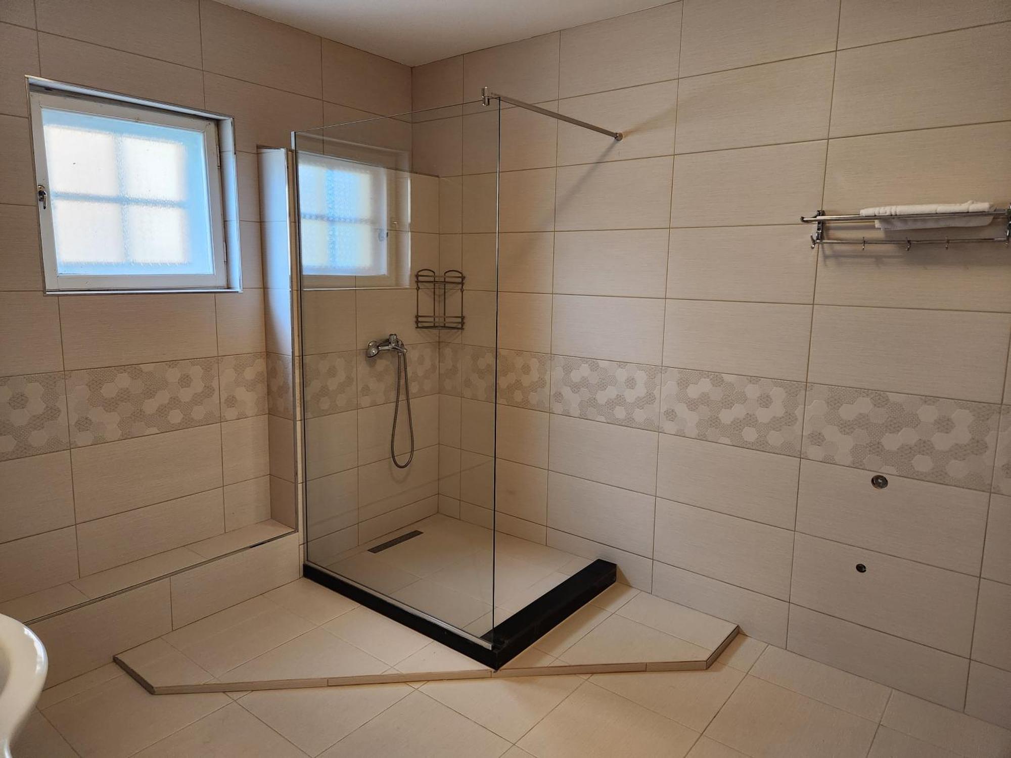 Cameră dublă sau twin cu baie privată
