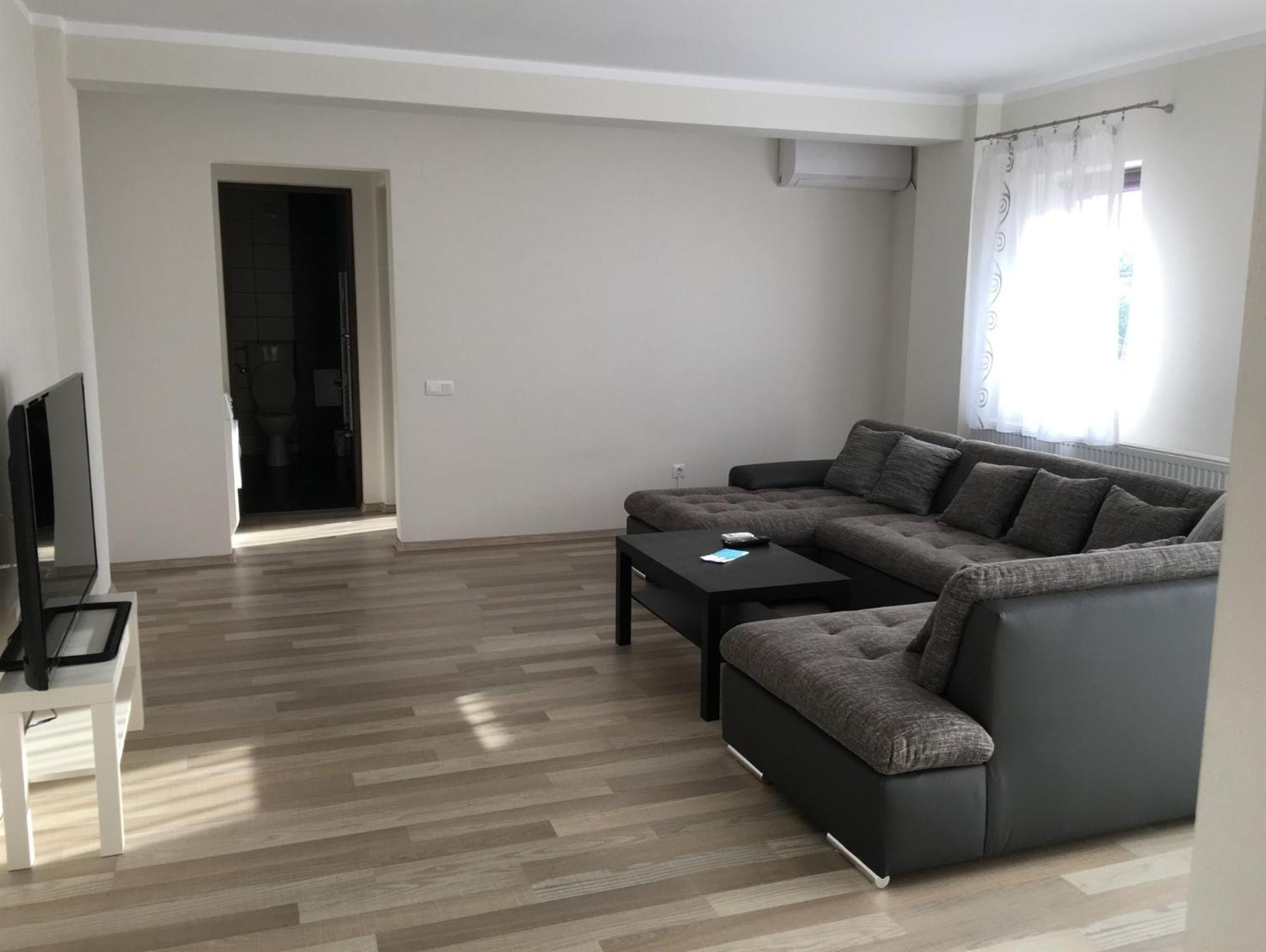 One-Bedroom Apartment 4