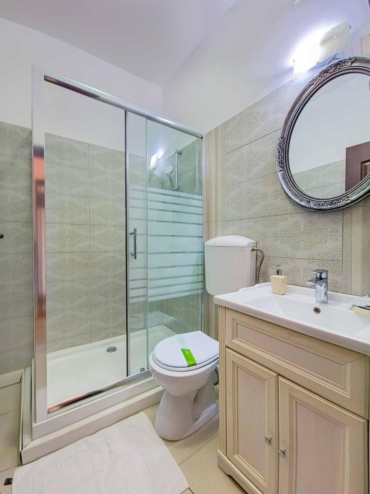 Deluxe Double Room Bath