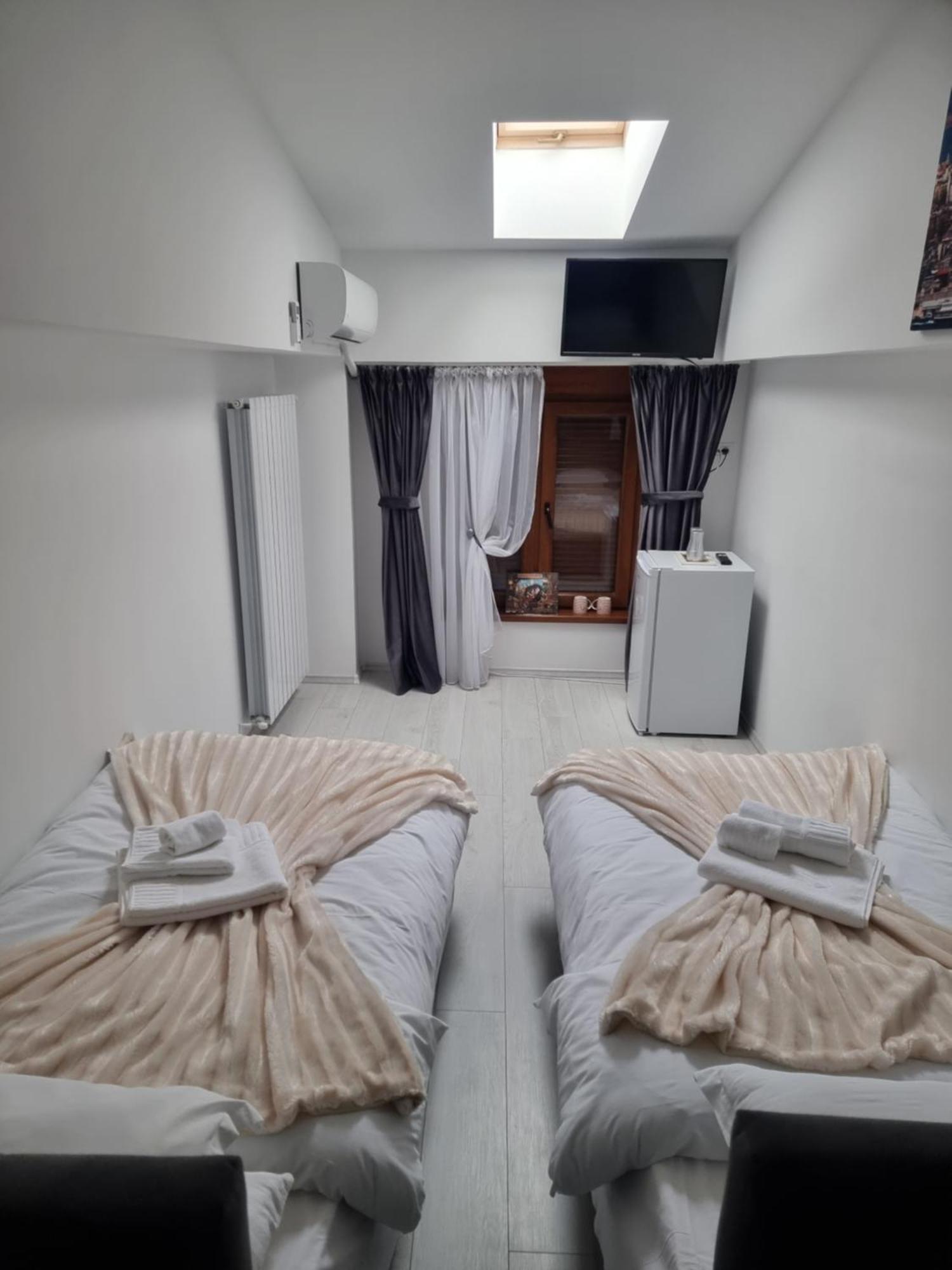 Cameră dublă sau twin cu baie privată