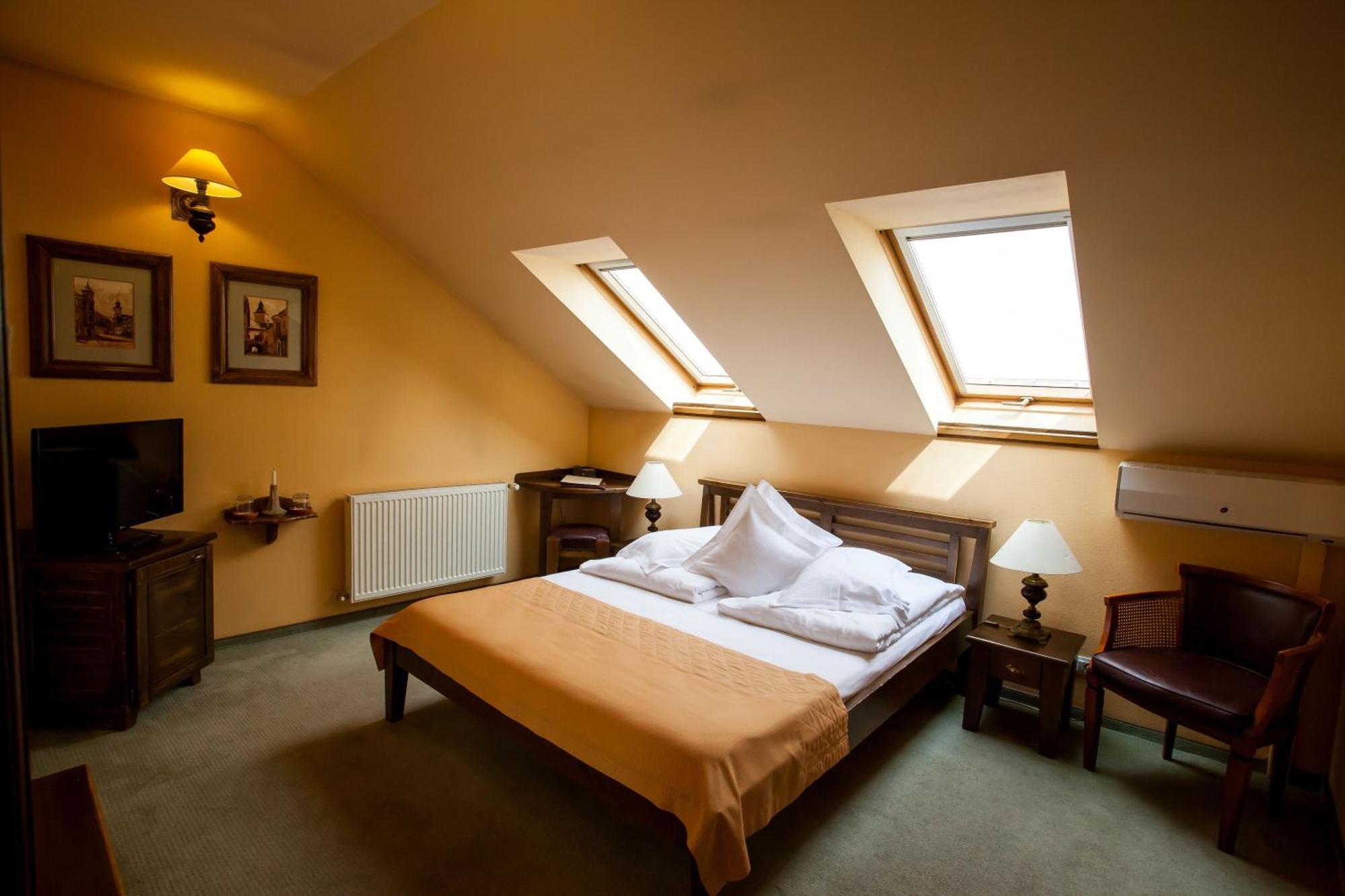 Double Room,1596876008:JPEG