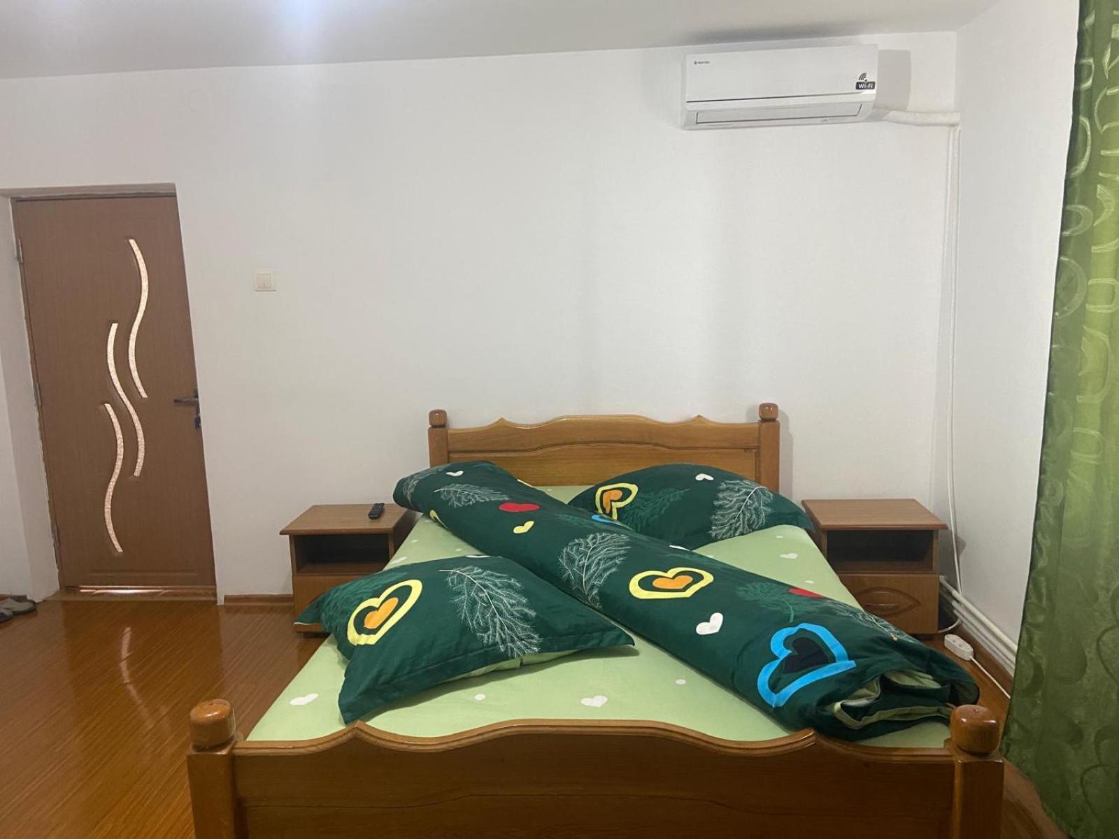 Cameră triplă cu baie externă privată