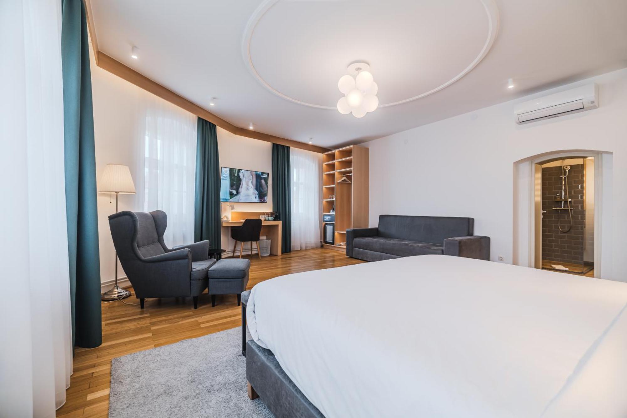 Large Twin Room