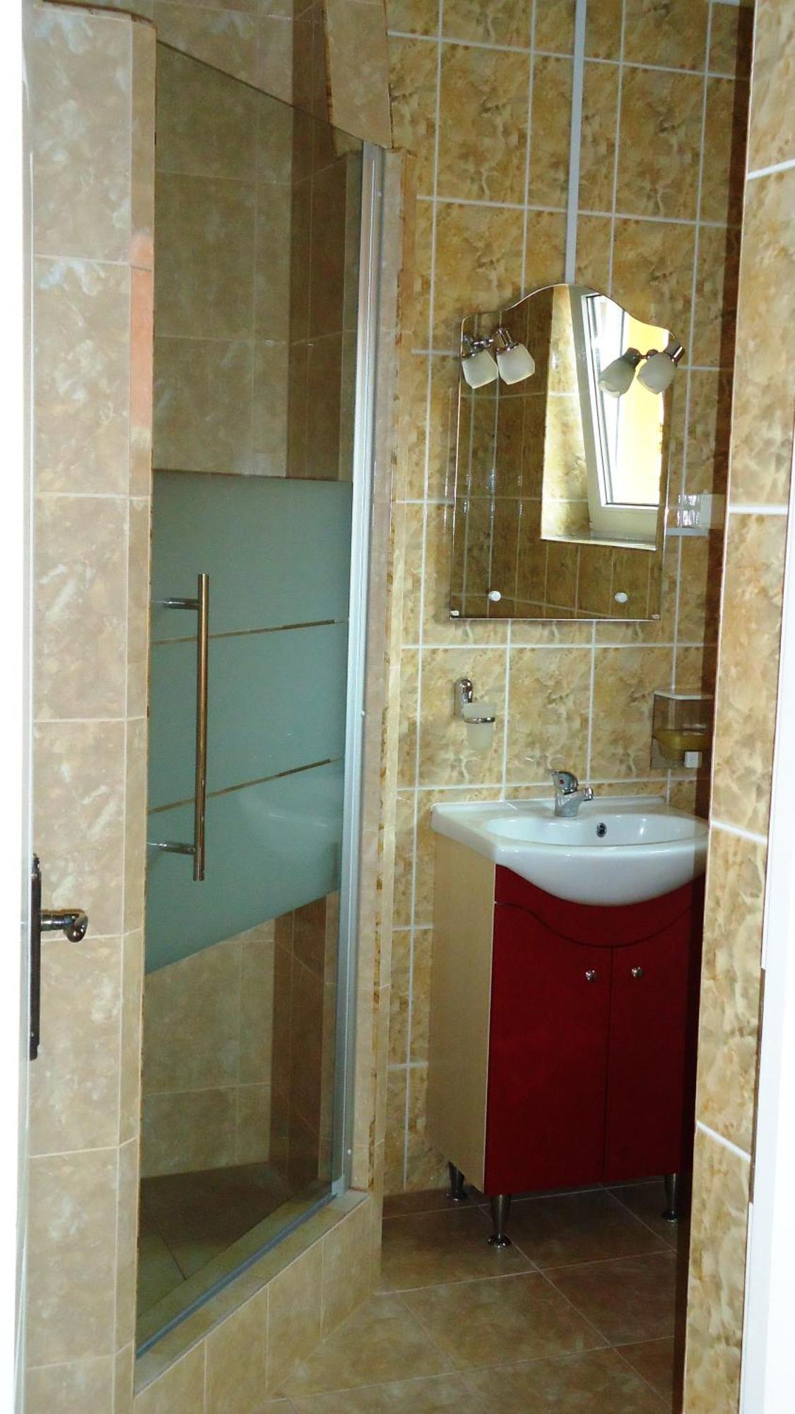 Cameră triplă cu baie