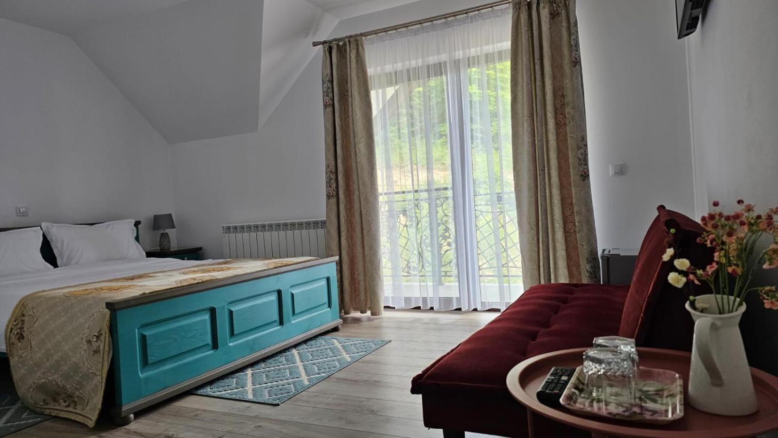 Cameră King cu balcon
