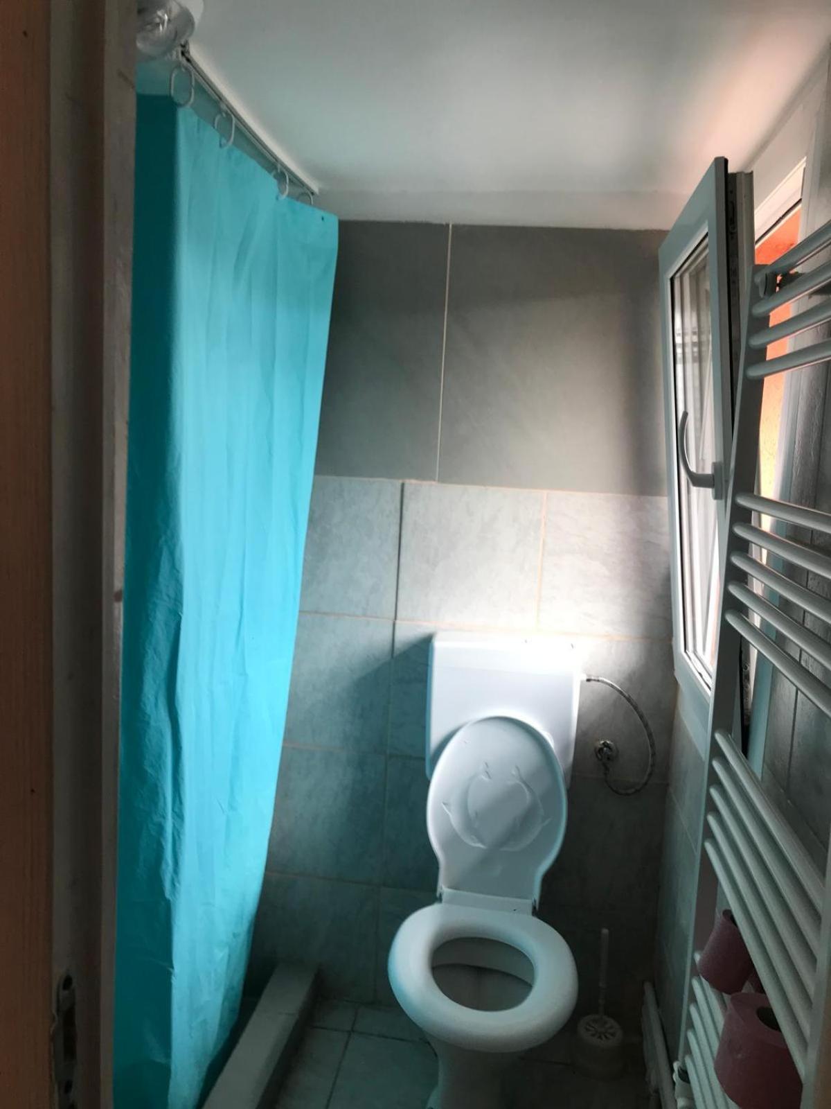 Cameră dublă cu baie privată