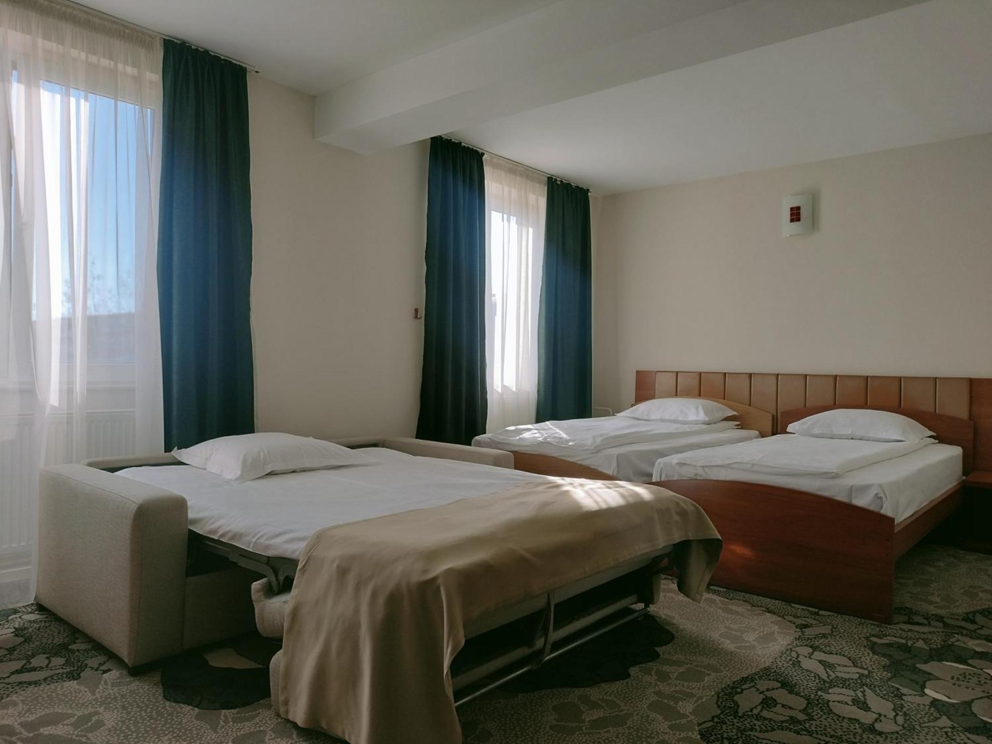 Cameră triplă
