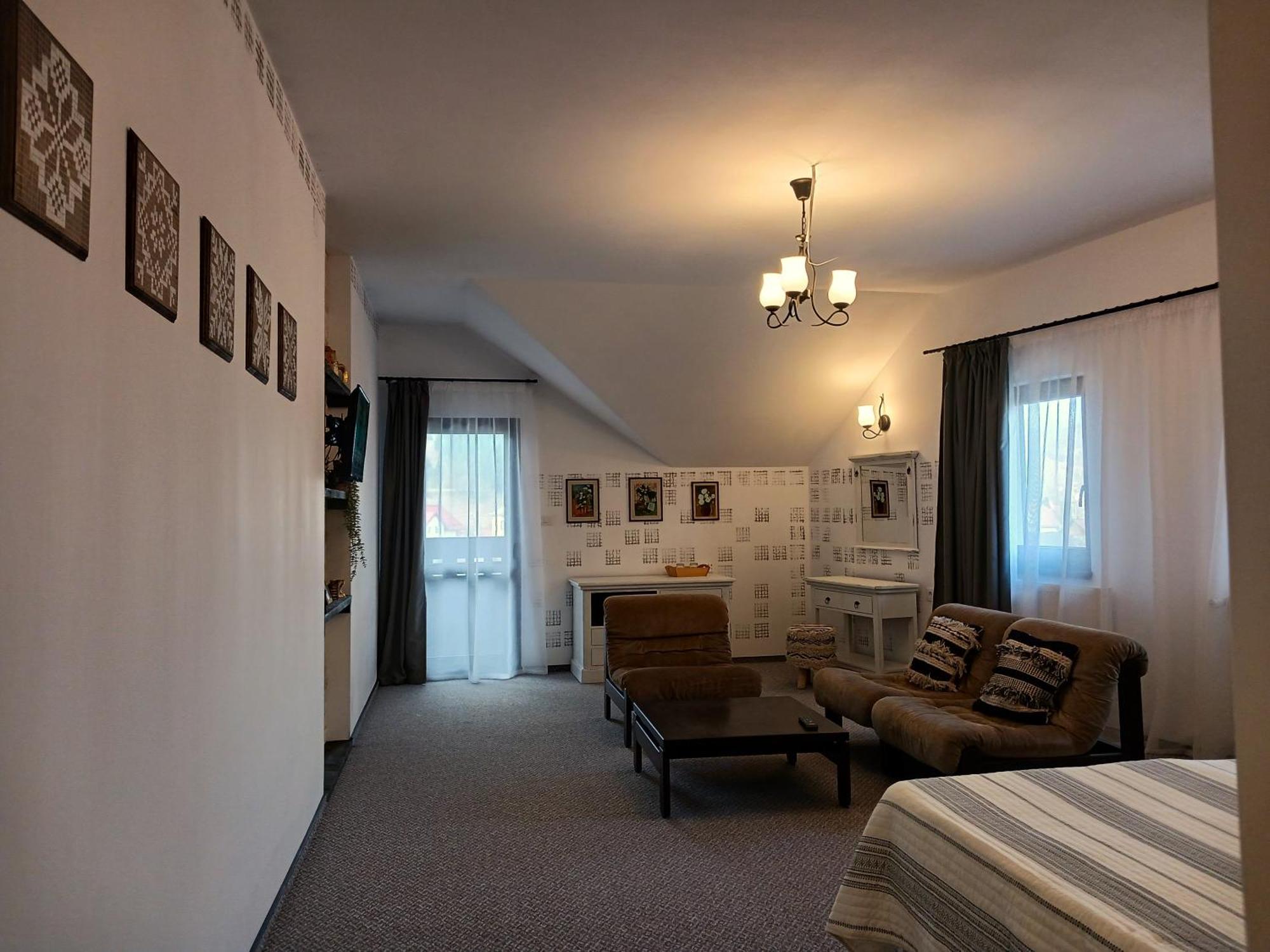 Cameră King cu balcon