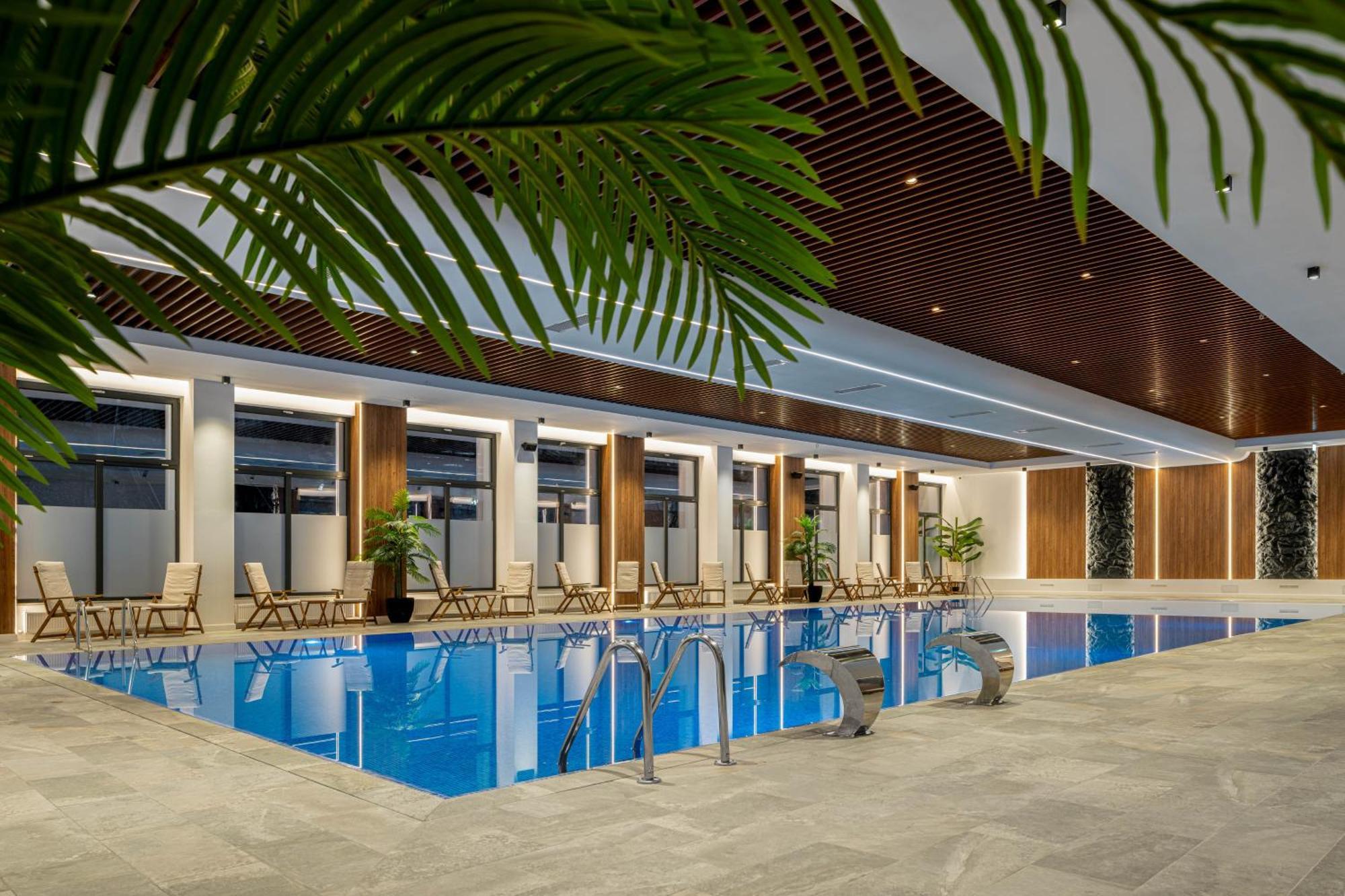Deluxe Double Room without Balcony swimming pool access