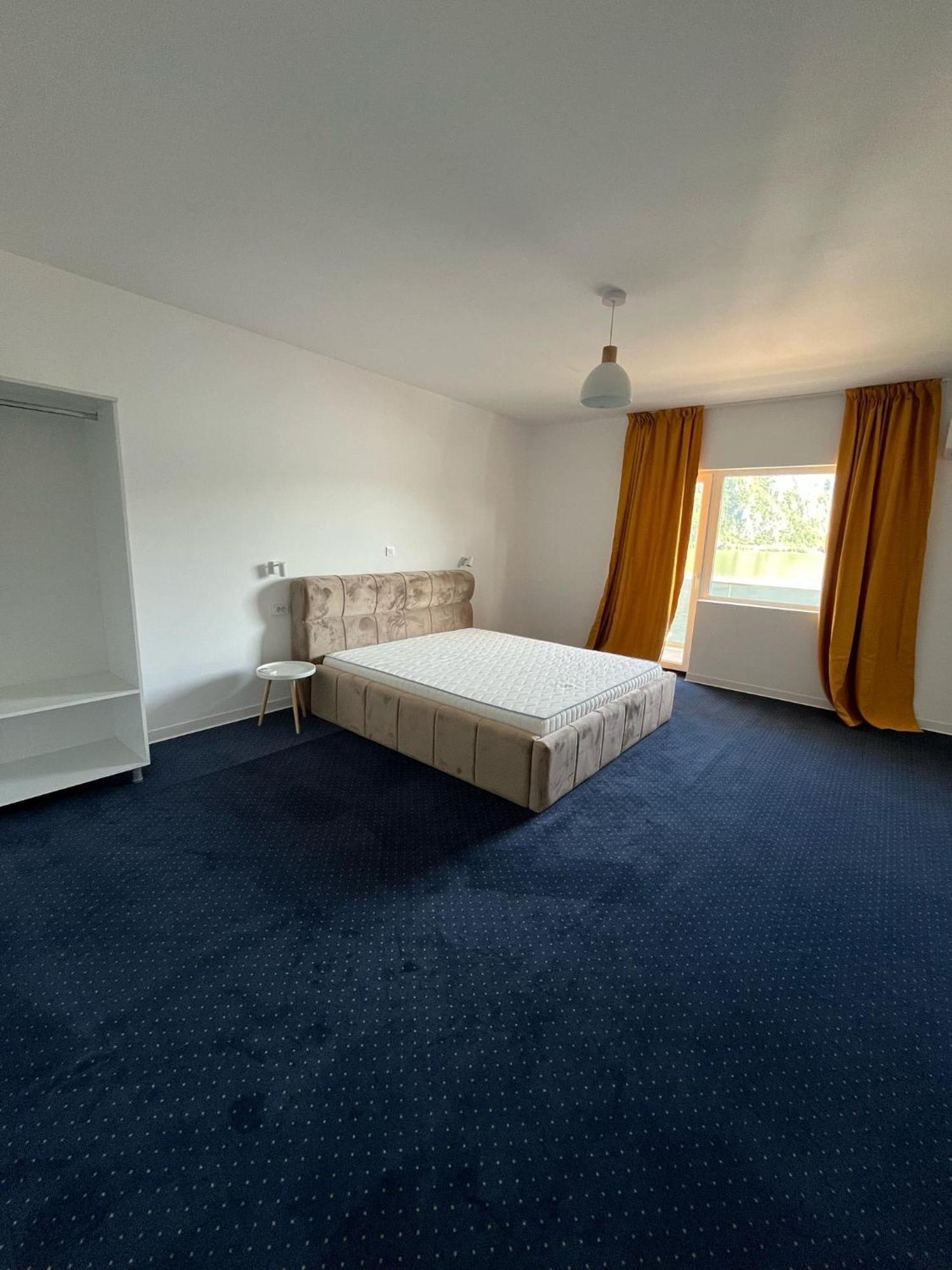 Apartament cu balcon