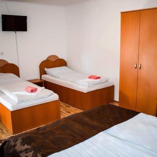 Cameră triplă cu baie privată
