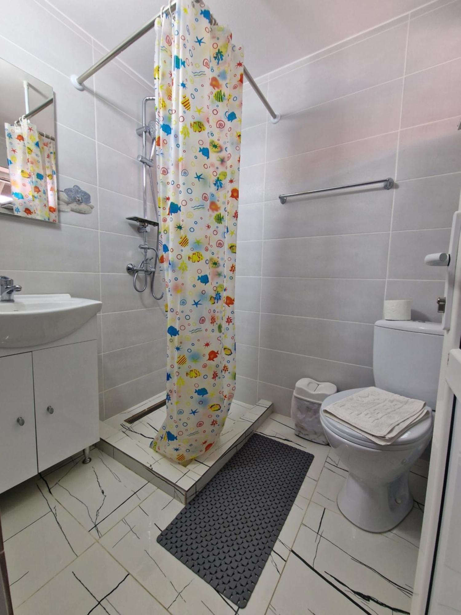 Cameră dublă cu baie privată