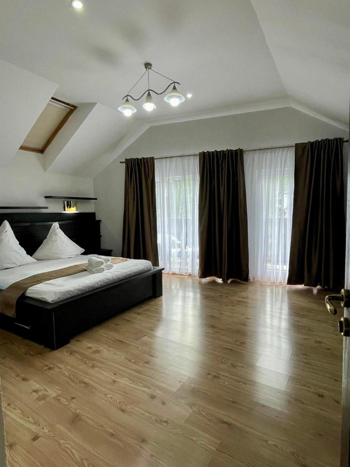 Apartament cu un dormitor, cu balcon şi vedere la munte