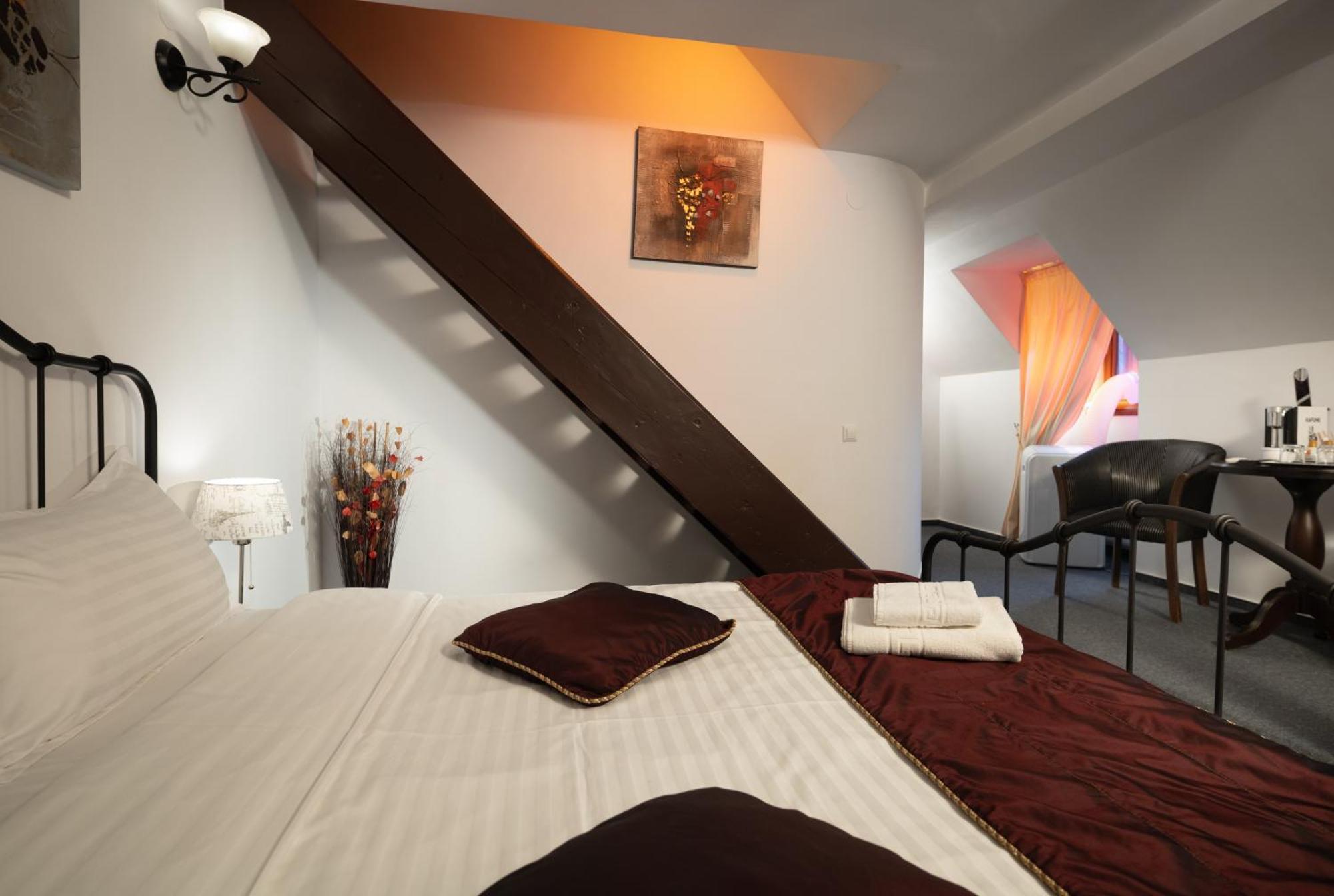 Standard Queen Room