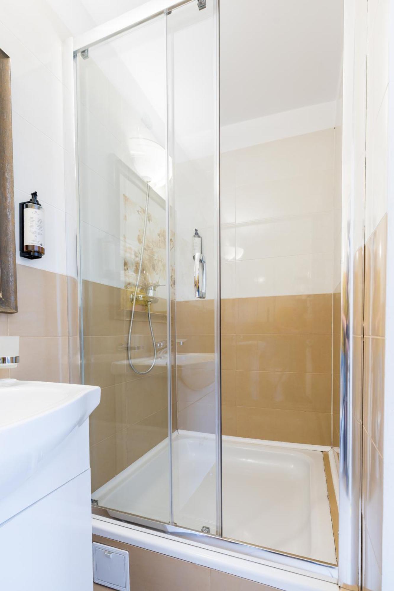 Family Room,1717059011:JPEG