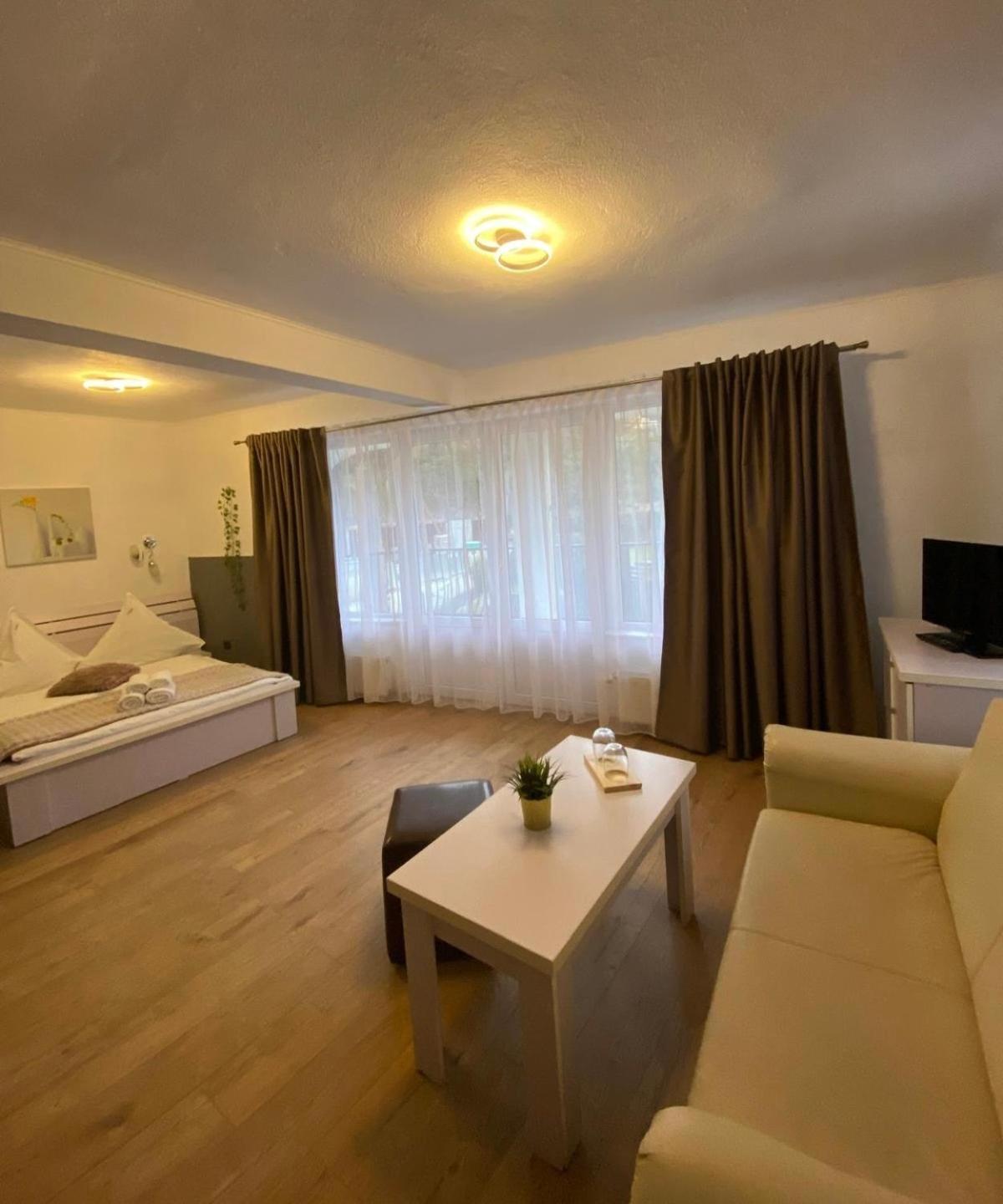 Cameră triplă cu balcon