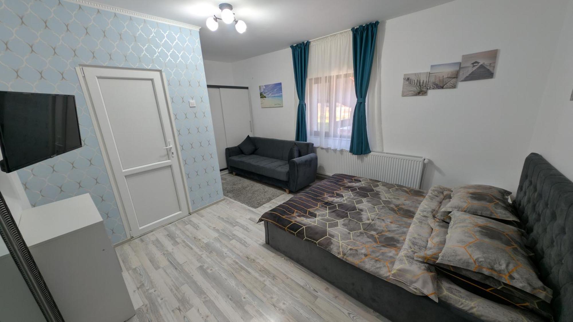 Cameră Deluxe (2 adulți + 1 copil)