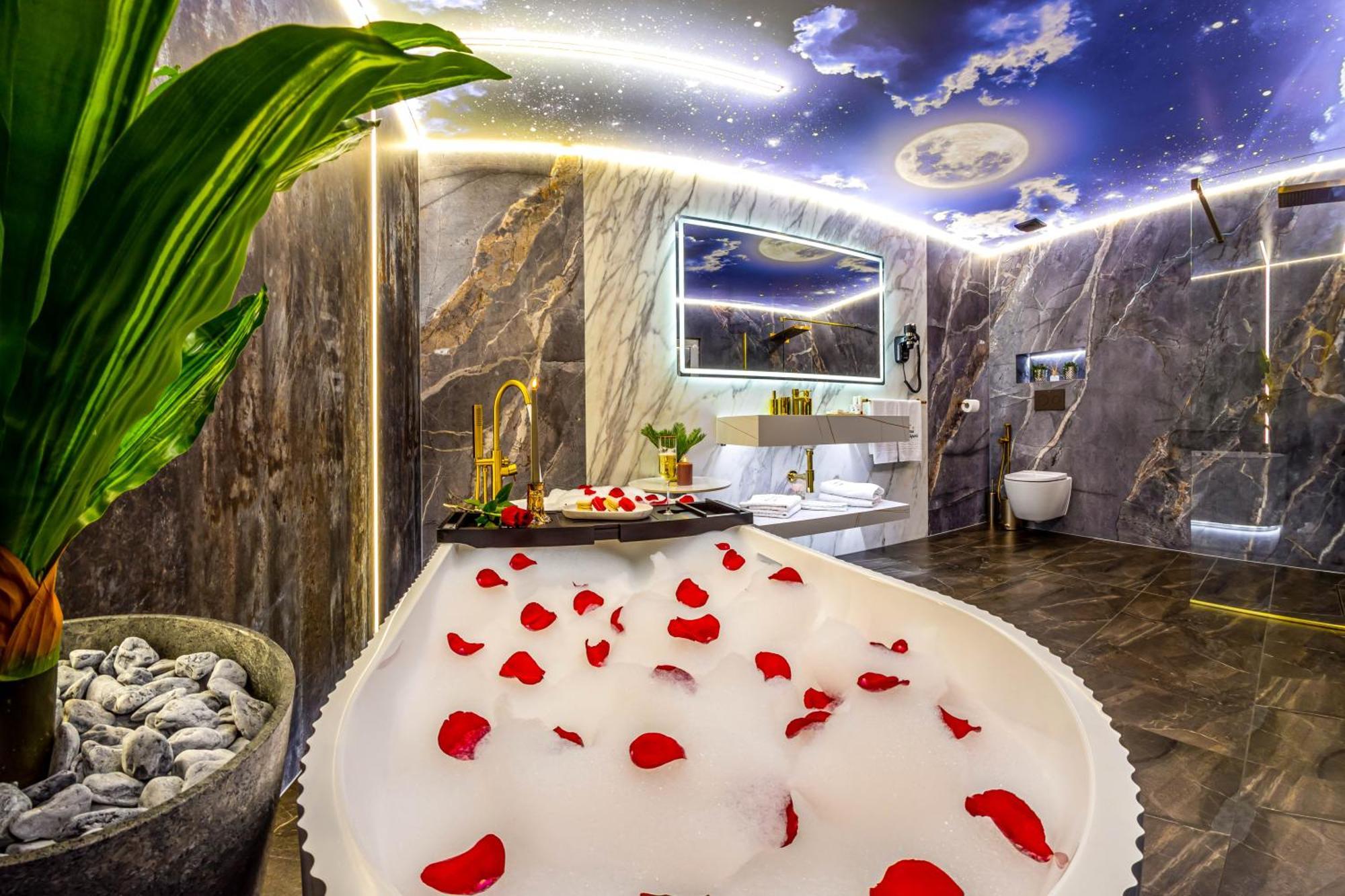 Cameră dublă Deluxe cu cadă