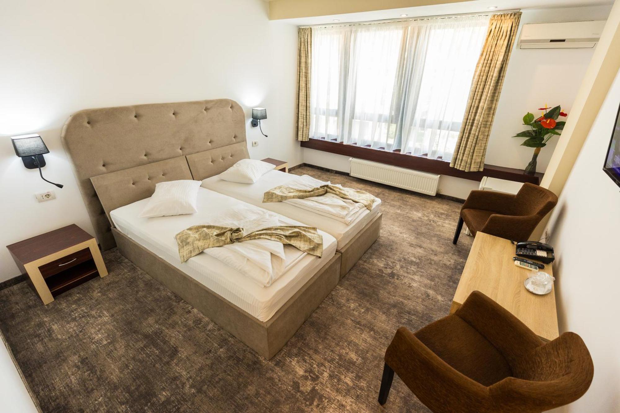 Doppel- oder Zweibettzimmer