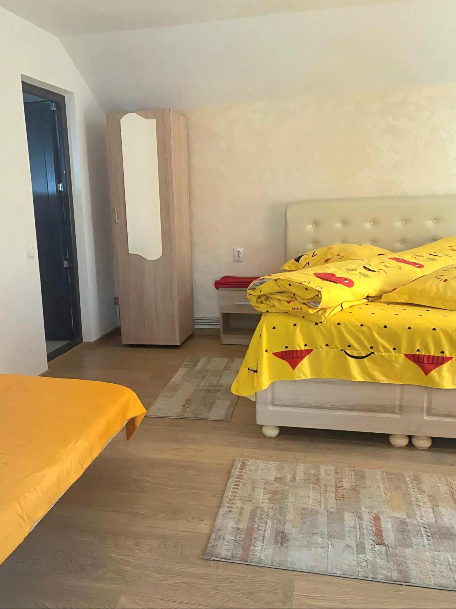 Cameră triplă cu baie privată