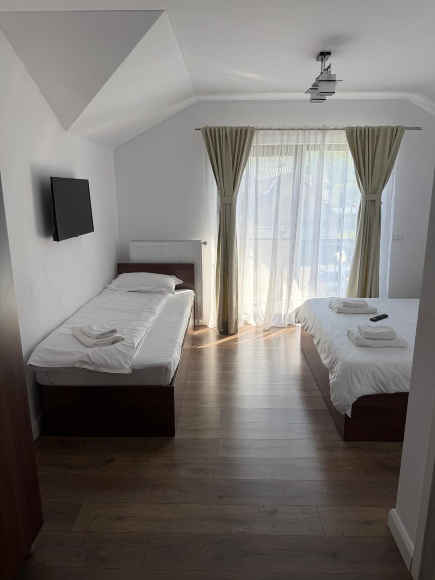 Cameră triplă cu balcon