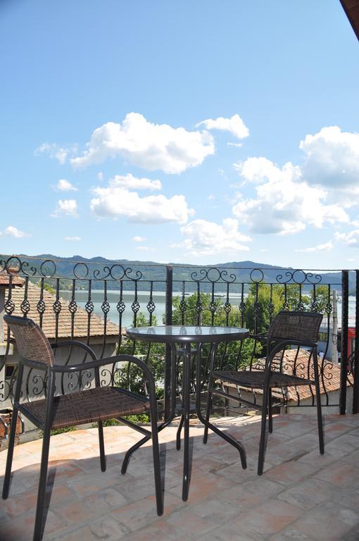 Suită cu baie privată și balcon