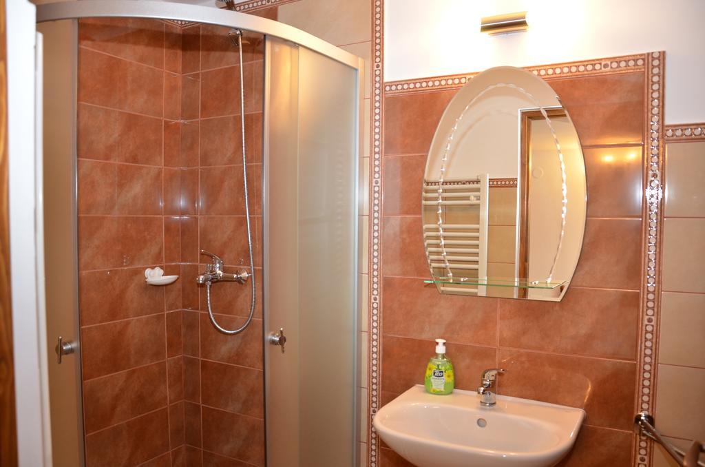 Cameră dublă cu baie privată