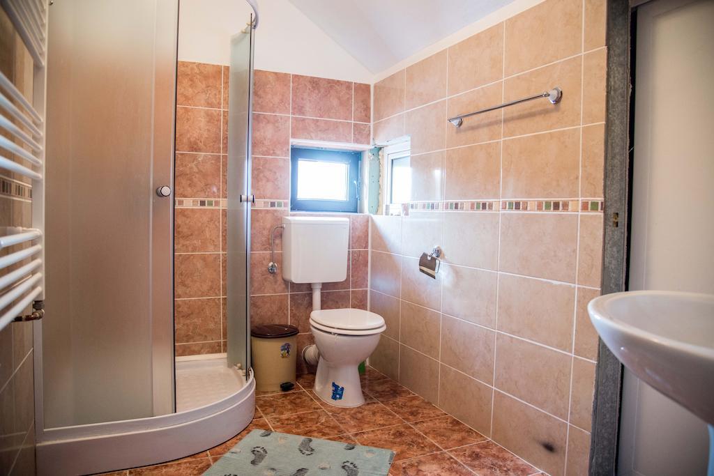 Cameră de familie (2 adulți + 2 copii)