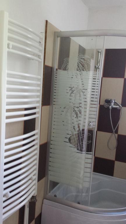 Cameră triplă cu baie privată