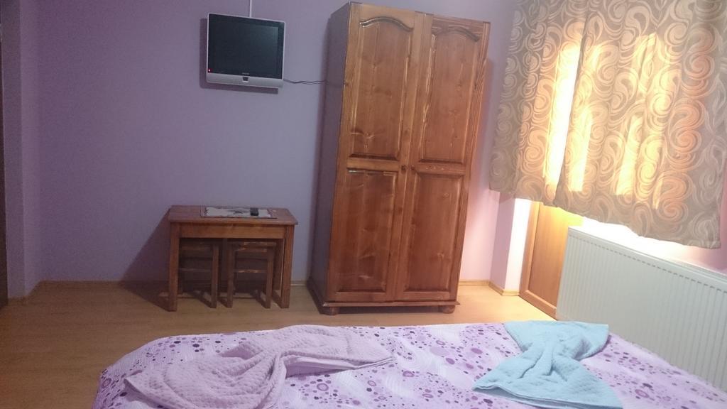 Cameră dublă cu baie privată externă