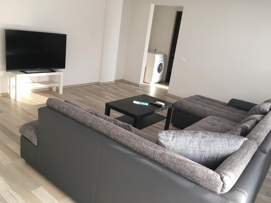 One-Bedroom Apartment 4