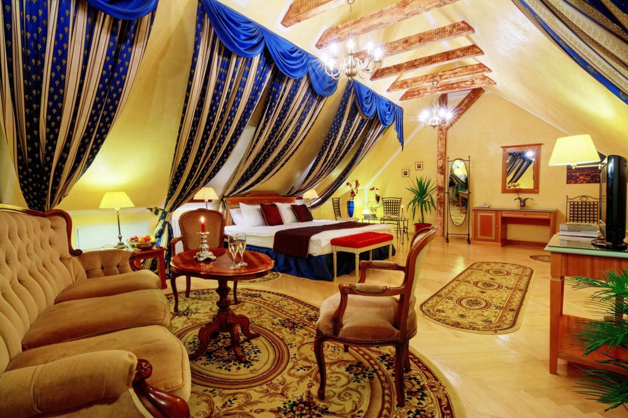 Deluxe Suite
