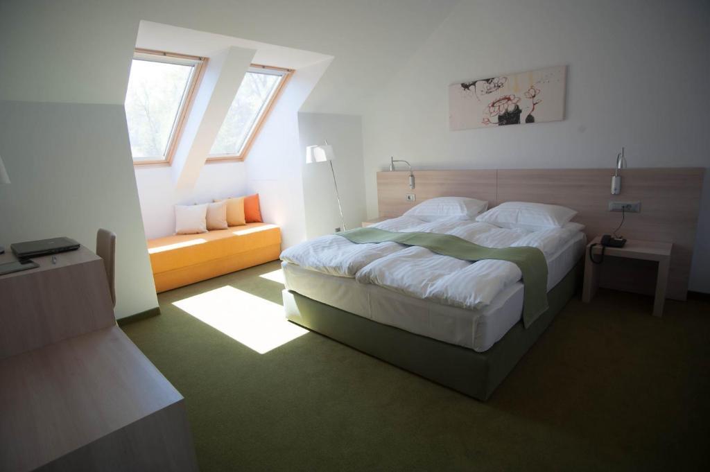 Double Room,1171994670:JPEG