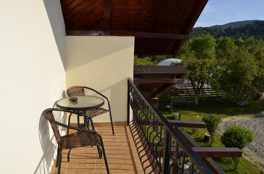 Cameră King cu balcon